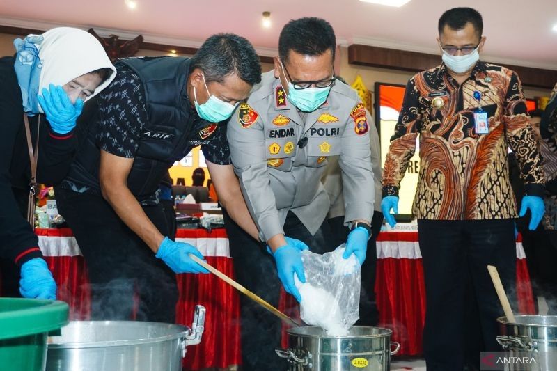 Polda Kaltim Sita 98 Ton Sabu dan 2,8 Kg Ganja, 767 Tersangka Ditangkap!