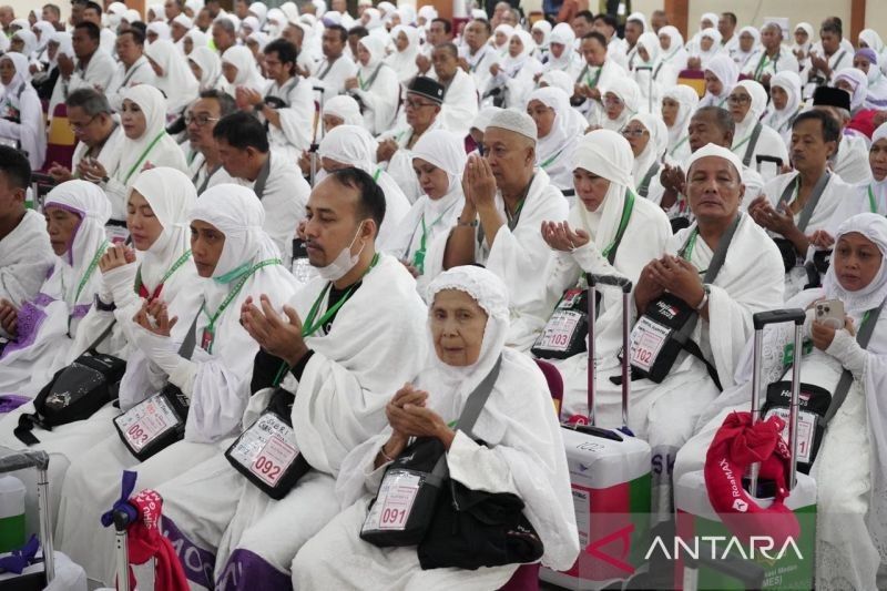 Calhaj Kloter 13 Medan Pakai Ihram Sejak di Asrama Haji: Menuju Tanah Suci dengan Niat yang Mulus