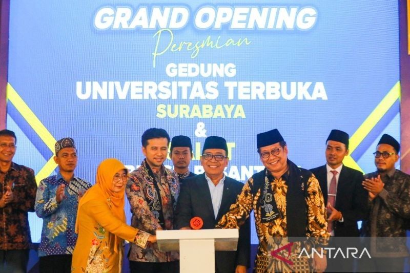 Menko PMK Resmikan Gedung Baru UT Surabaya dan Salut Pesantren: Wujud Kolaborasi Pendidikan yang Inklusif