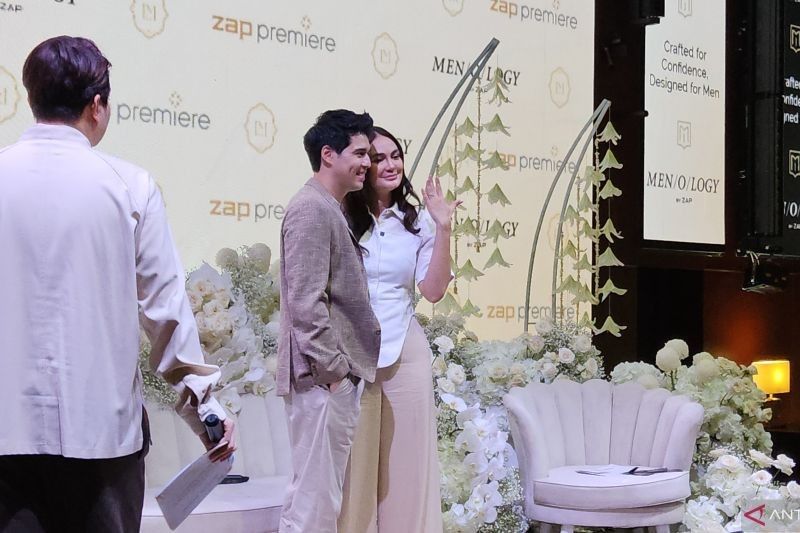 Luna Maya: Gaun Pernikahan Terinspirasi Lukisan Sang Ayah