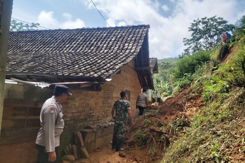 Longsor di Ponorogo Rusak 11 Rumah, Warga Diminta Waspada!