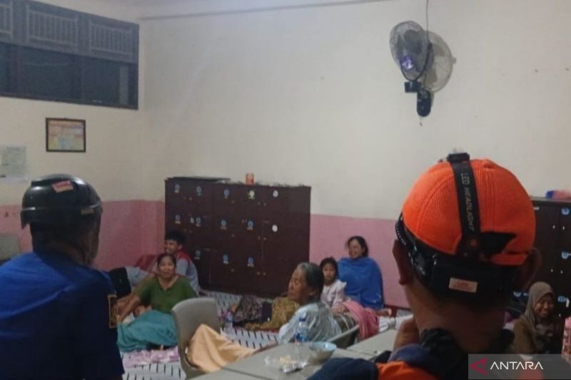 Banjir dan Longsor di Jabar Terjang 1.300 KK, Ratusan Warga Mengungsi