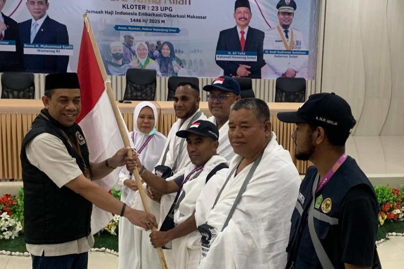 393 Calon Haji Papua Barat dan Sulsel Berangkat ke Tanah Suci