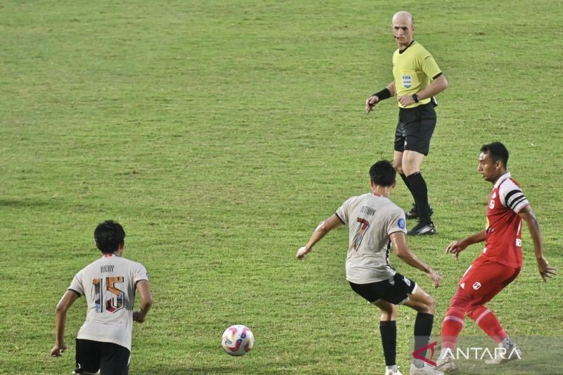 Wasit Asing Tuai Pujian PSM Makassar Usai Laga Dramatis di Kandang Barito Putera