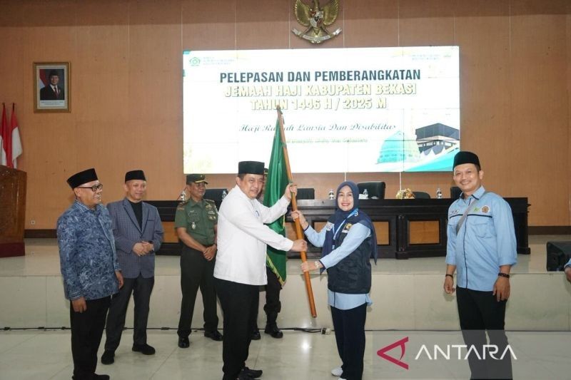 435 Calon Haji Kabupaten Bekasi Berangkat ke Tanah Suci