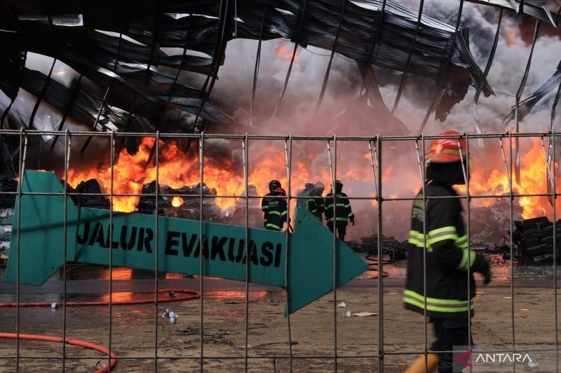 Kebakaran Pabrik Karet di Padang: Tabung Gas Diduga Jadi Penyebab