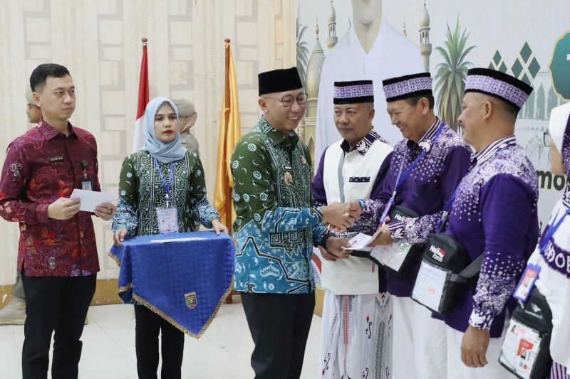 Pemprov Lampung Beri Tambahan Uang Saku Rp1 Juta untuk Calon Haji