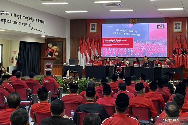 Potensi Daerah hingga Tata Kelola Pemerintahan: PDIP Bekali Kepala Daerah Terpilih