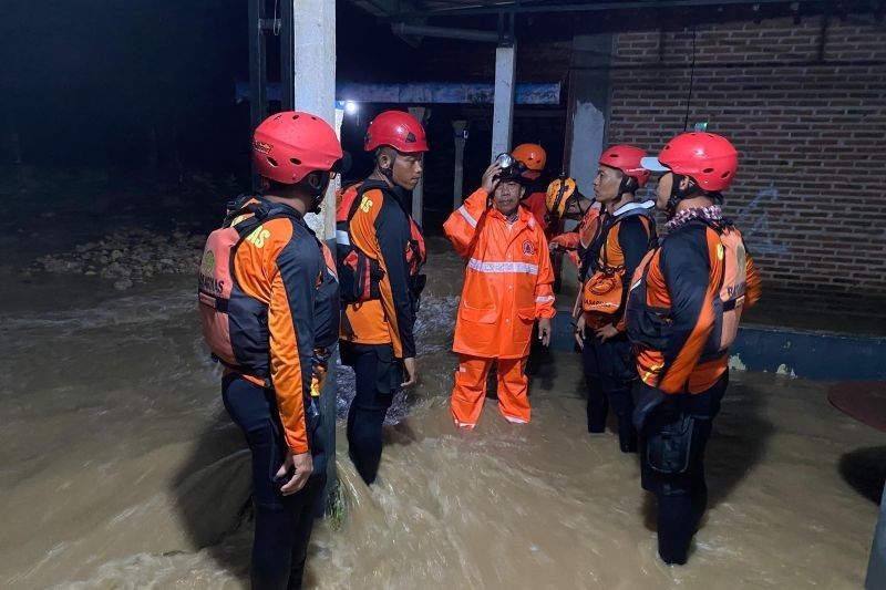 Banjir dan Longsor Trenggalek: 385 KK Terdampak, BPBD Terus Berupaya