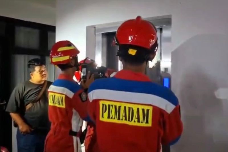 Lima Jemaat HKBP Terjebak Lift Macet, Gulkarmat Jaksel Berhasil Lakukan Penyelamatan