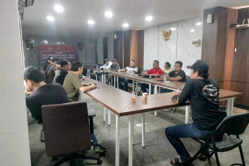Polisi Mediasi Konflik Warga Kebon Jeruk dengan Debt Collector, Pastikan Proses Penagihan Aman