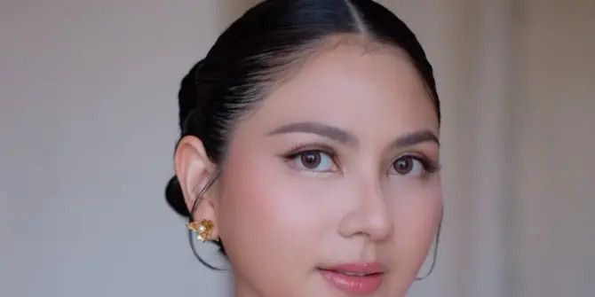 6 Potret Cantik Menawan Jessica Mila Pakai Outfit Serba Pink di Momem Pembaptisan Sang Putri, Anggun Berkebaya dan Kain Songket Khas Batak