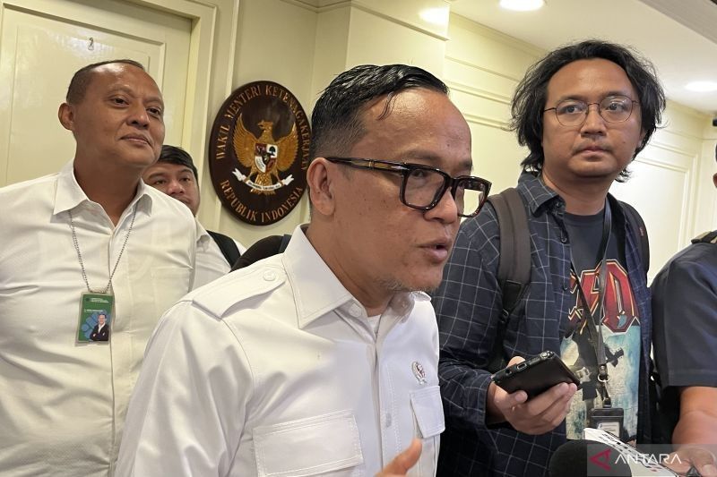 Kemnaker Siapkan Sanksi Tegas untuk Perusahaan yang Menahan Ijazah Pekerja
