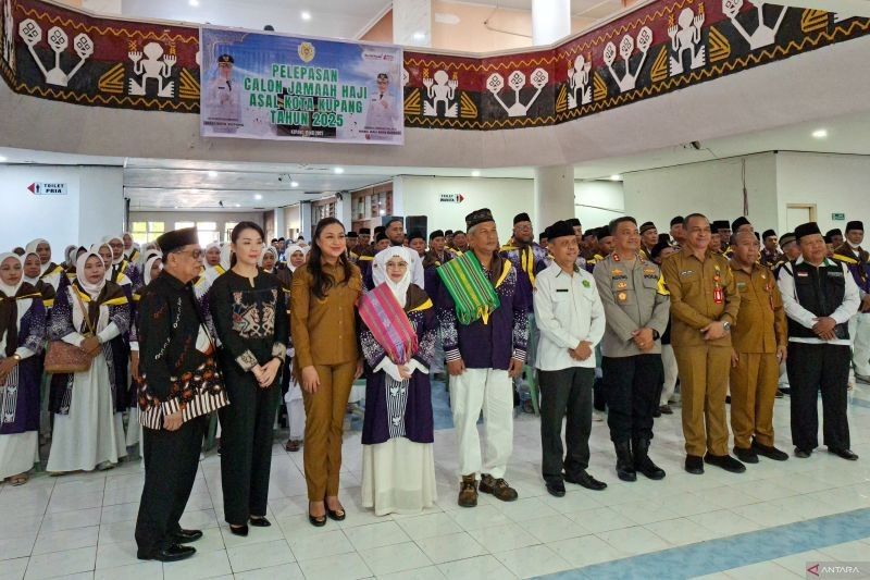 Wawali Kupang Lepas 187 Calon Haji: Doa untuk Kedamaian dan Kemajuan Bangsa