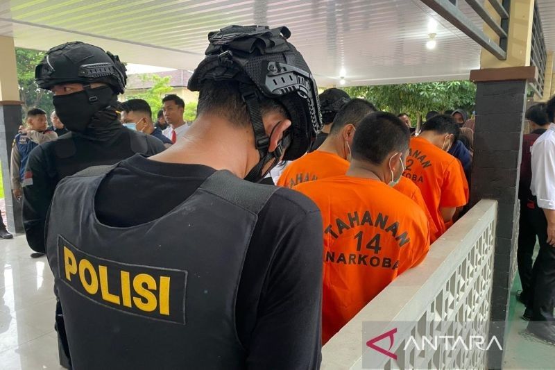 Polda Sultra Ungkap Penyelundupan 7,4 Kg Sabu Jaringan Internasional