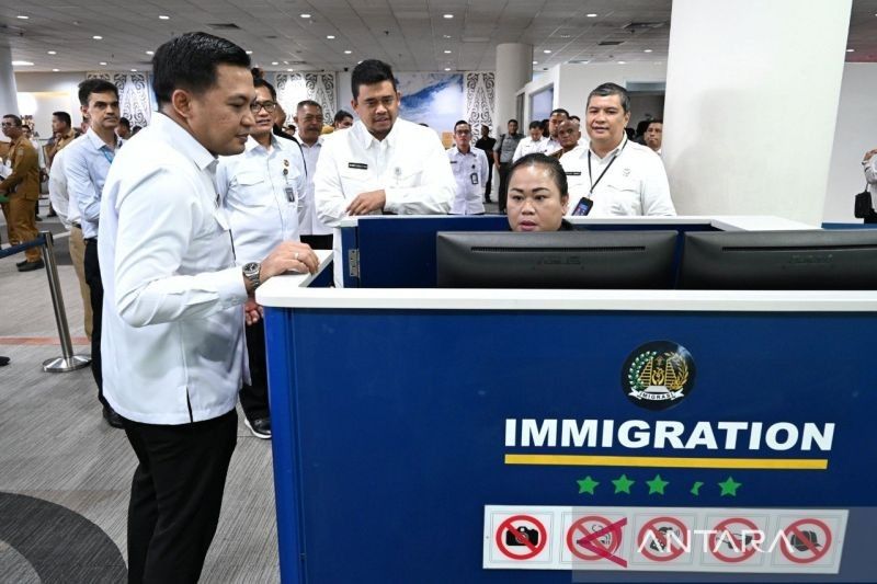 Bobby Nasution Apresiasi Fasilitas Autogate dan PMI Lounge di Bandara Kualanamu