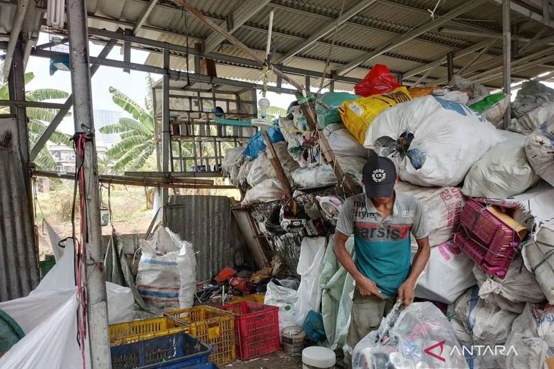 Jakbar Optimalkan Bank Sampah Unit RW: Strategi Efektif Tangani Sampah Berbasis Masyarakat