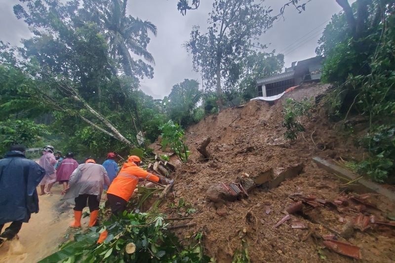 Longsor Terjang Lereng Wilis Trenggalek, 6 Warga Diduga Tertimbun