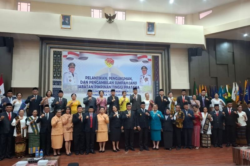 Gubernur NTT Lantik 15 Pejabat Eselon II untuk Tingkatkan Pelayanan Publik