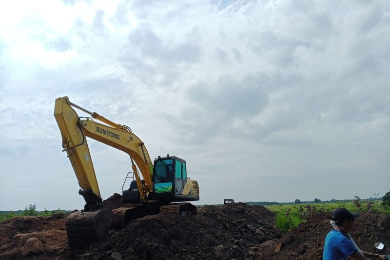 Warga Serang Keluhkan Proyek Pengurukan Jalan yang Berdebu dan Licin