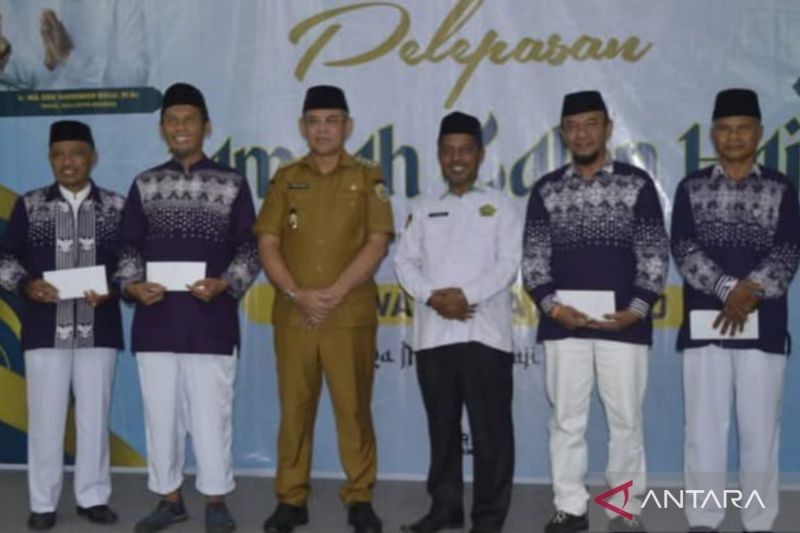 Wali Kota Baubau Lepas 143 Calon Haji: Titip Doa untuk Keberkahan Daerah