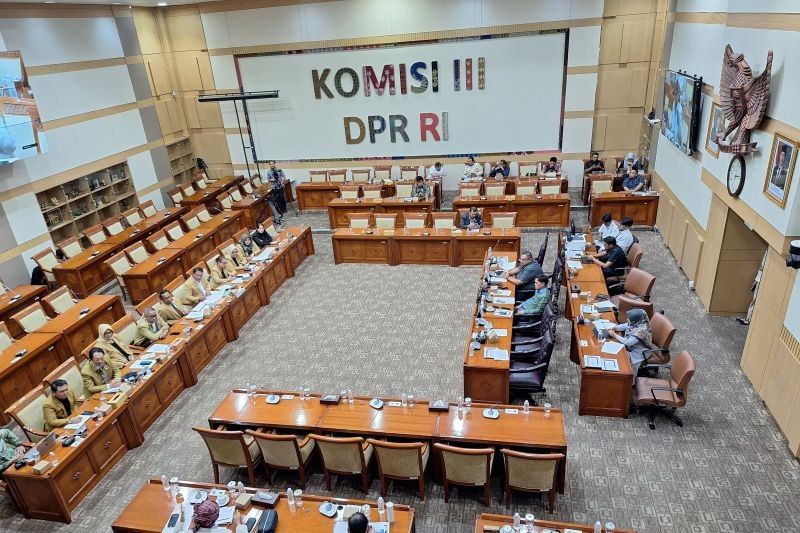 Komisi III DPR Terima 130 Masukan Ikadin Soal RUU KUHAP: Keadilan Restoratif Jadi Sorotan!