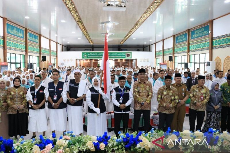 423 Calon Haji Asal HSU dan HSS Kalsel Diberangkatkan ke Makkah, Kloter 08 Terbang Langsung dari Banjarmasin!