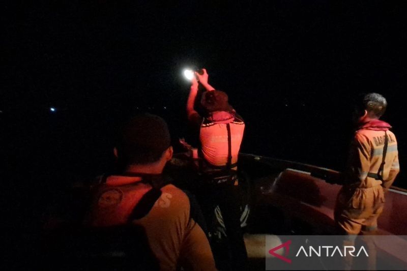SAR Pangkalpinang Evakuasi KM Delon Mati Mesin di Perairan Karangkering