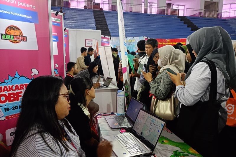 Ribuan Warga Padati Bursa Kerja Jakarta Timur 2025, Antrean Mengular Sejak Pagi!