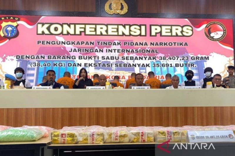 Polda Riau Gagalkan Penyelundupan 35,9 Kg Sabu dan 35.700 Ekstasi Jaringan Internasional