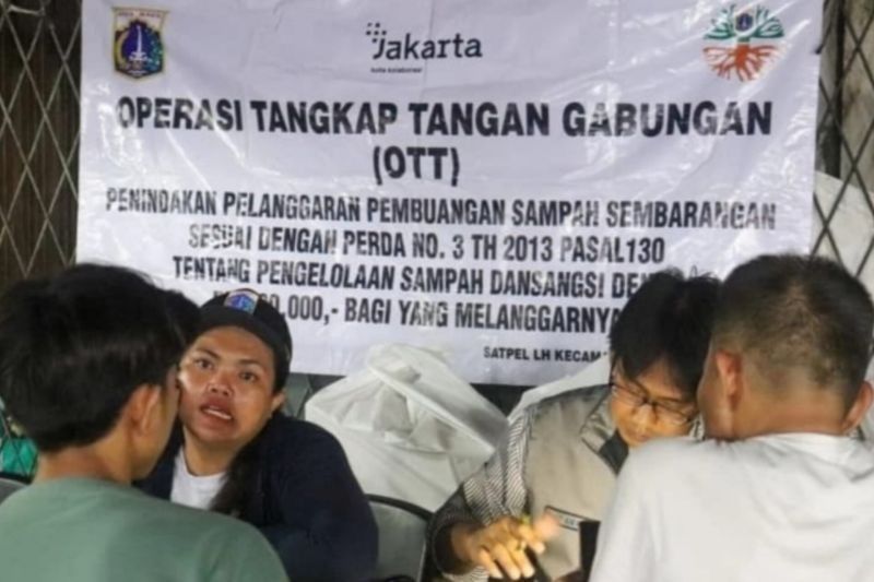 Jaksel Tindak Tegas Pembuang Sampah Sembarangan di Kebayoran Lama, Sanksi Menanti!