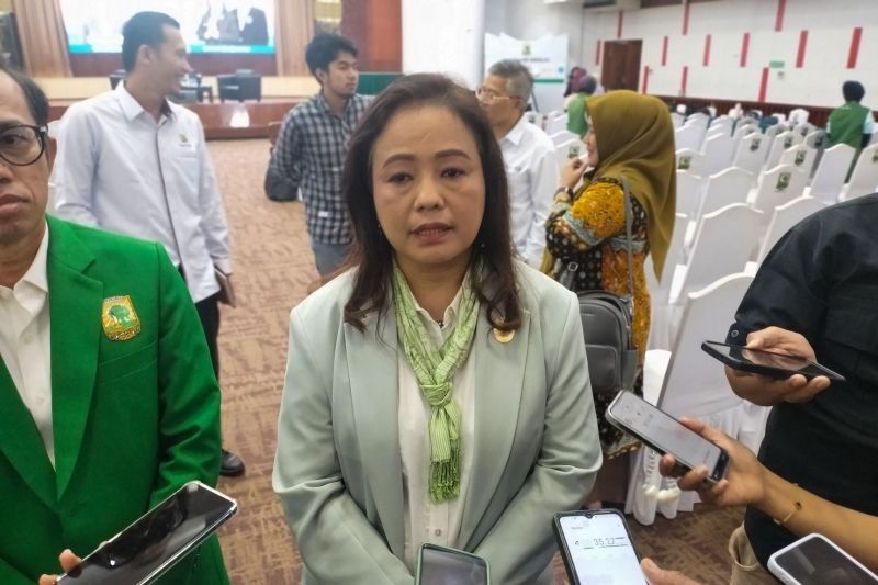 KI: Jokowi Tak Wajib Buktikan Keaslian Ijazah, UGM yang Harus Bertanggung Jawab!