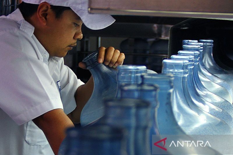 Galon Air Mineral Penyok, Apakah Aman Dikonsumsi? Ini Kata Ahli!