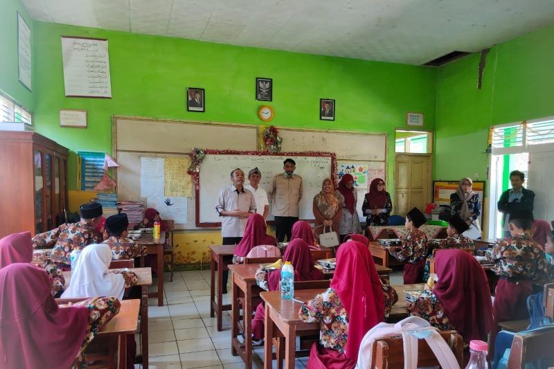 KPAI Evaluasi Program Makan Bergizi Gratis Pasca Keracunan Massal di Tasikmalaya