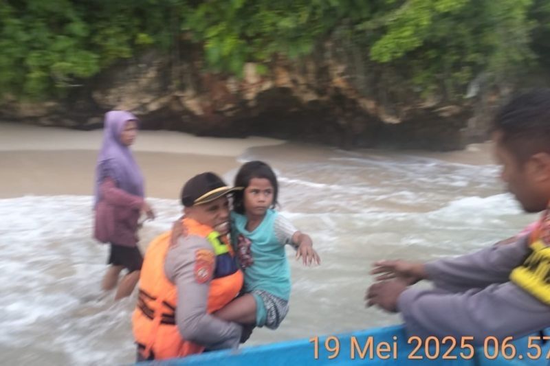 Polres Bursel Evakuasi Keluarga Korban Kecelakaan Laut di Pulau Talang