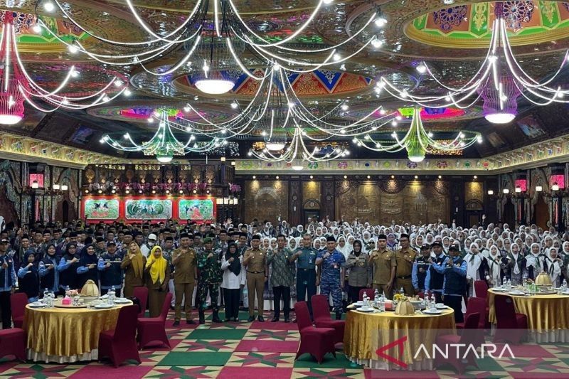 Pemkot Kendari Lepas Keberangkatan 560 Calon Haji, Jaga Kesehatan dan Kekompakan!