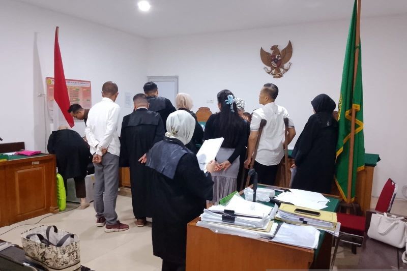 Sidang OTT Disnakertrans Sumsel, JPU Perlihatkan Jam Mewah hingga Uang Tunai