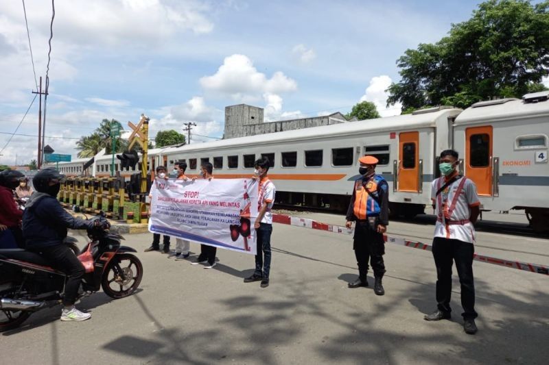 KAI Tingkatkan Keselamatan Perlintasan Kereta Api: Komitmen Tanpa Kompromi!