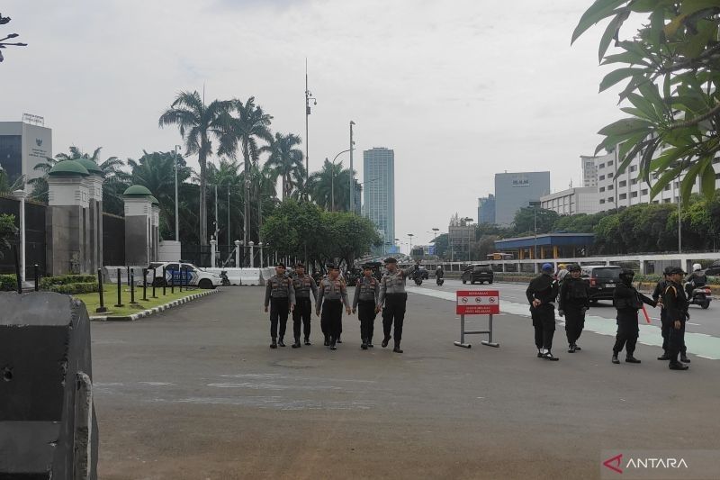 Antisipasi Demo Ojol, Polisi Siaga di Depan Gedung DPR/MPR RI