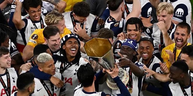 Insiden Memalukan! UEFA Diduga Kehabisan Medali Buat Pemain saat Tottenham Juara