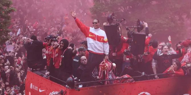 Virgil van Dijk Pakai Jam Tangan Langka saat Parade Liverpool, Harganya Bikin Melongo