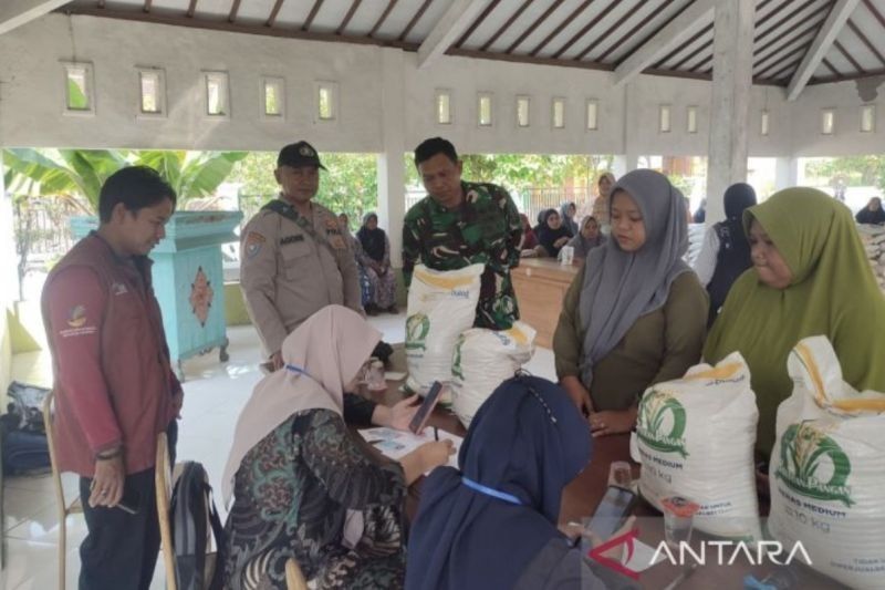 Ribuan Warga Lamongan Terima Bantuan Pangan Beras 115 Ton, Ini Detail Penyalurannya!
