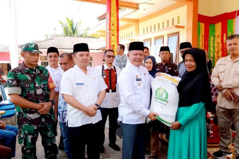 Fakta Menarik: 26 Ribu Keluarga di Pasaman Terima Bantuan Beras Pangan 530 Ton