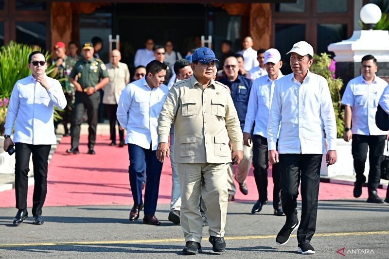 Momen Langka: Jokowi Lepas Keberangkatan Presiden Prabowo dari Solo ke Jakarta