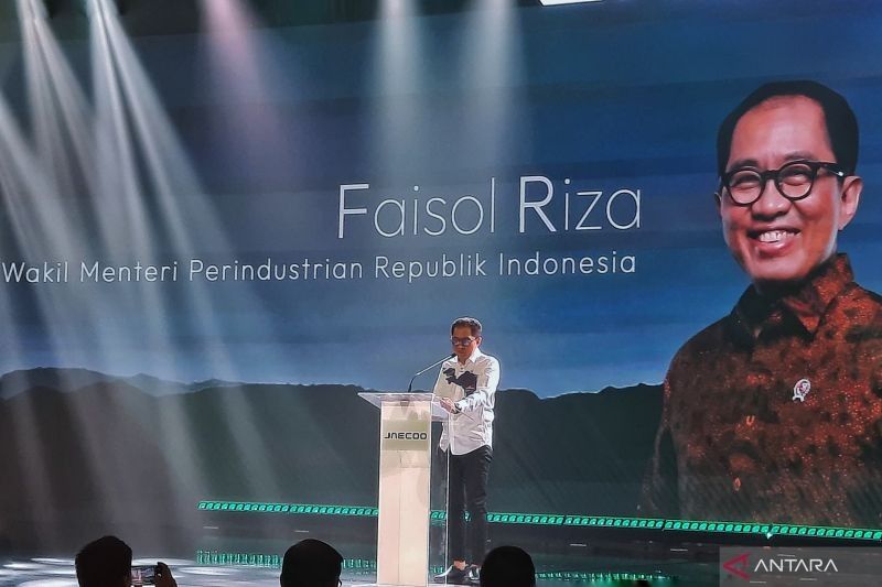 Fakta Mengejutkan: Wamenperin Ajak Industri Manfaatkan Tarif Impor 19 Persen AS, Turun Drastis dari 32 Persen!
