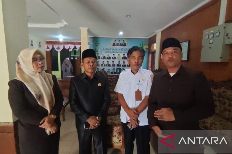 DPRD Bangka Tengah Desak Dindik Babel Atasi Krisis Kuota SMA: Puluhan Siswa Terancam Putus Sekolah!