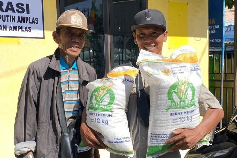 Tahukah Anda Berapa Ton? Bulog Sumut Salurkan Ribuan Ton Beras Bantuan Pangan untuk Masyarakat