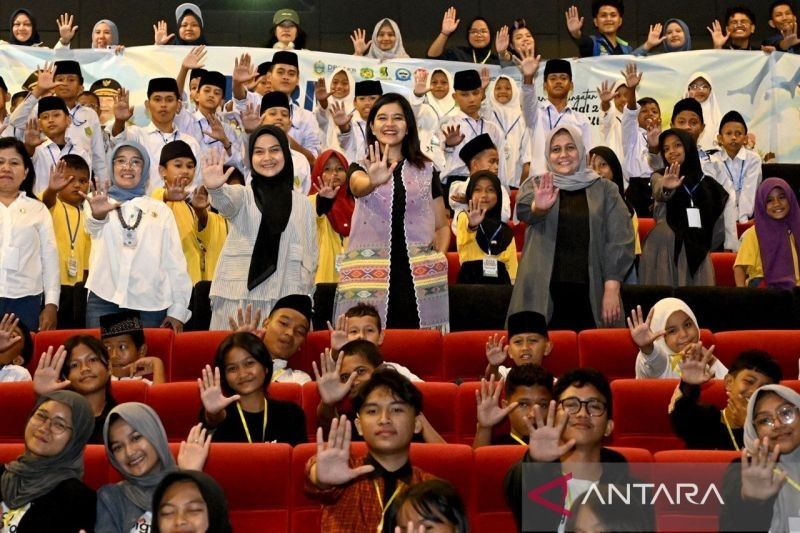 Fakta Unik: Kahiyang Ajak 500 Anak Marginal Nonton Bareng Film Jumbo, Meriahkan Hari Anak Nasional 2025