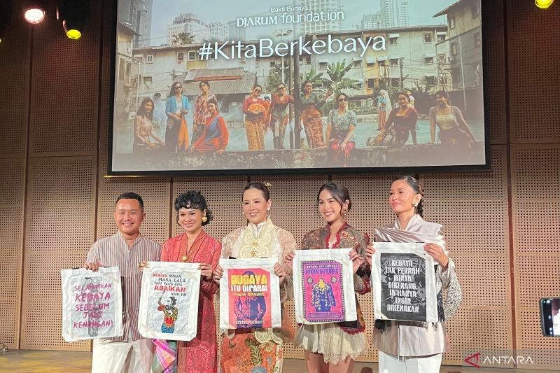 Film Pendek #KitaBerkebaya: Kisah 250 Perempuan Indonesia Jaga Eksistensi Kebaya