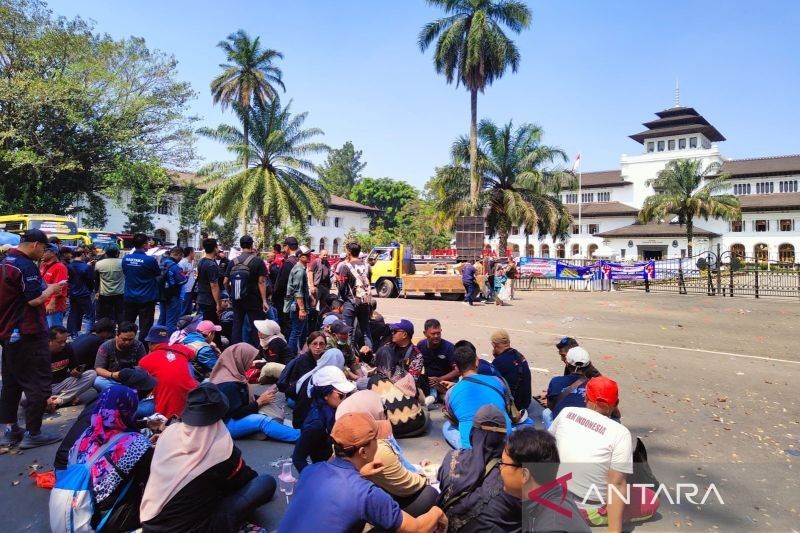 Ada Apa Dedi Mulyadi Tanggapi Via Medsos? Pekerja Pariwisata Jabar Desak Cabut Pelarangan Study Tour